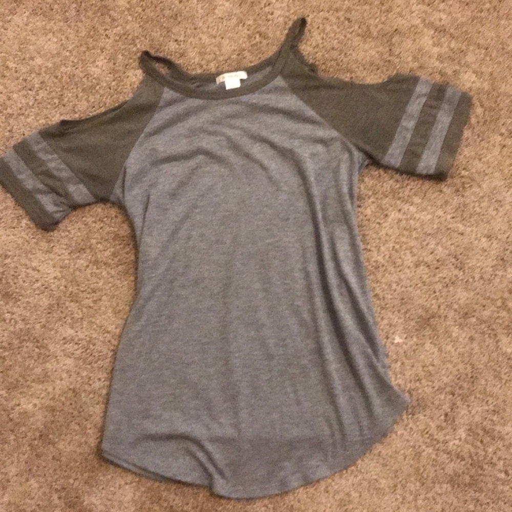 Grey top